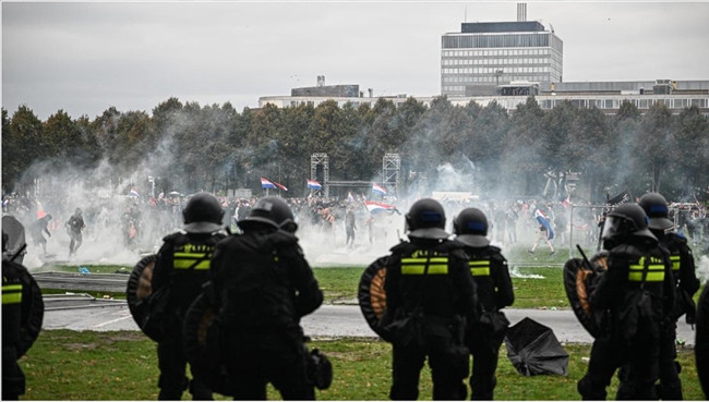 Hollanda karıştı! Göçmenlik karşıtı protestolar şiddete dönüştü - Resim : 4