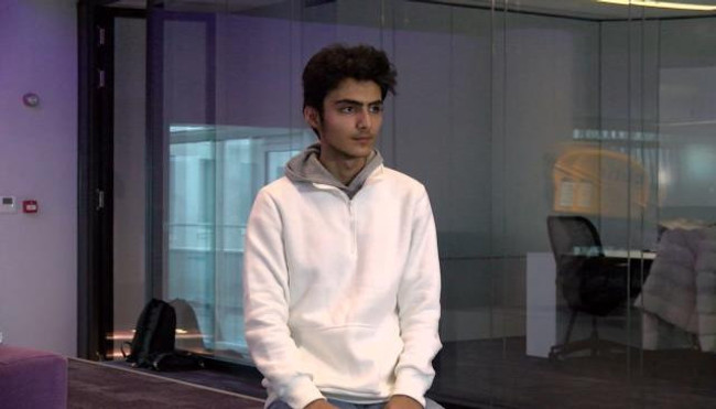 Sosyal medyada gündem olan piyanist kurye: Kendi kendime çalmayı öğrendim - Resim : 1