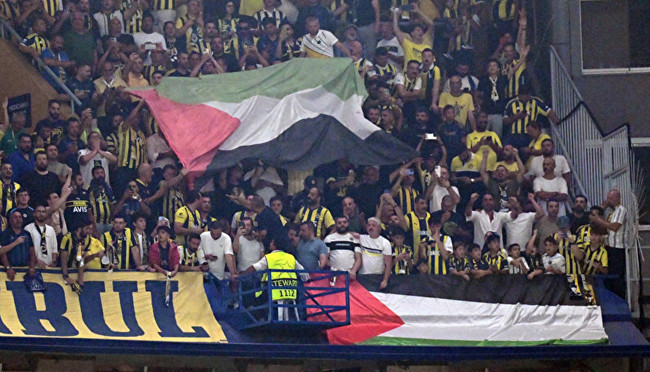 Tribünde Filistin bayrakları, maçta sloganlar! Fenerbahçe'den Filistin’e büyük destek! - Resim : 2