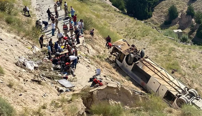 Kars'ta yolcu otobüsü Karakurt Viyadüğü'nden düştü! Çok sayıda ölü ve yaralı var - Resim : 2