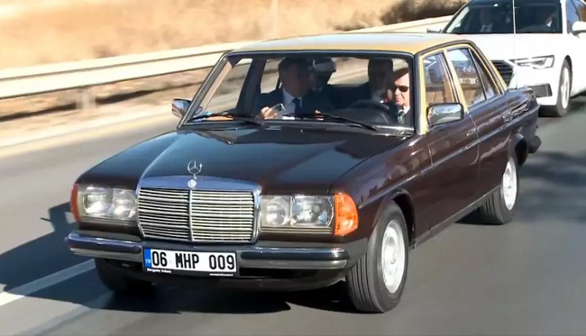 MHP lideri Bahçeli Ankara sokaklarında! Atatürk'ün sevdiği şarkıyla turladı! - Resim : 2