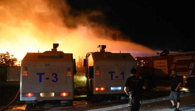 Samsun’da kereste fabrikası alev alev yandı! Yangına polis TOMA’ları da müdahale etti - Resim : 2