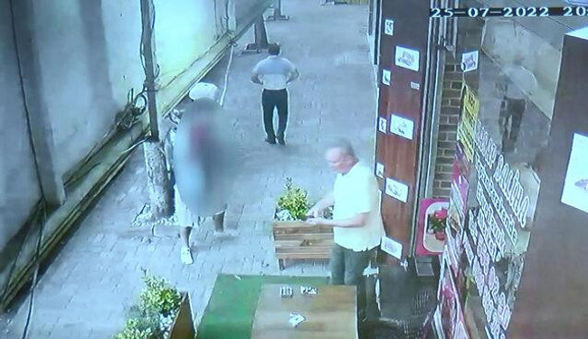 Boğazından bıçaklanan genç kanlar içinde yardım istedi: "Ölmek istemiyorum abla, kurtar beni" - Resim : 1