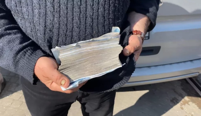 ATM'den yüklü miktar para çalıp kaçtı, linçten polis ekipleri kurtardı! - Resim : 1