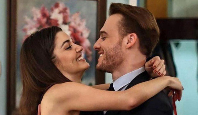 Hande Erçel ile Kerem Bürsin ayrıldı mı? Güzel oyuncudan açıklama geldi - Resim : 1