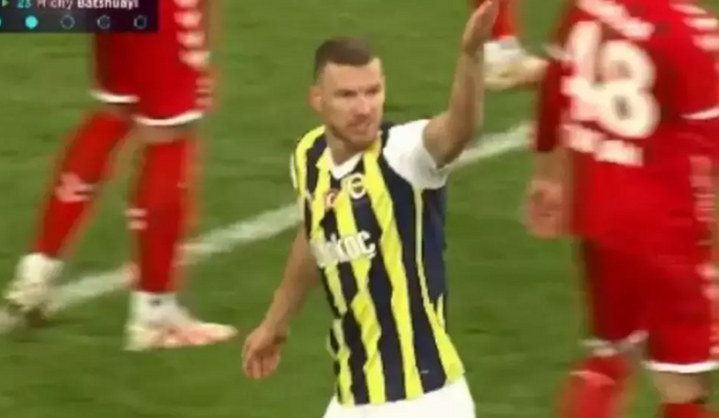 Dzeko'dan oyundan çıkarken İsmail Kartal'a olay yaratan hareket - Resim : 1