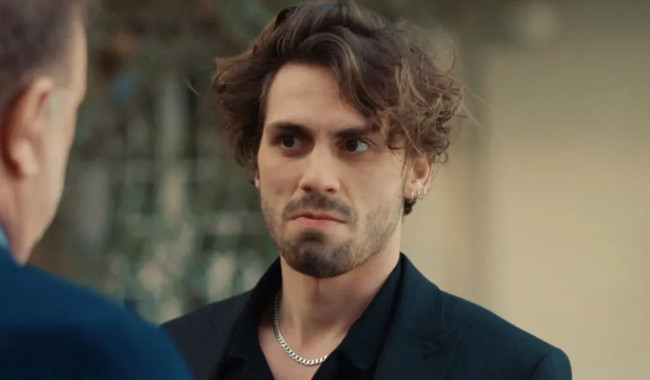 Sadakatsiz dizisine damga vuran sahne! Bu aile fotoğrafında bir kişi eksik! - Resim : 4