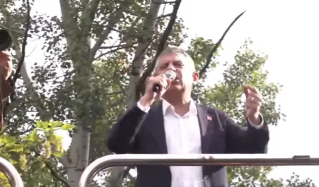 Meclis önünde Özgür Özel'den tarihi çıkış! "Partiyi üçüncü kez açmaya var mısınız?" - Resim : 1