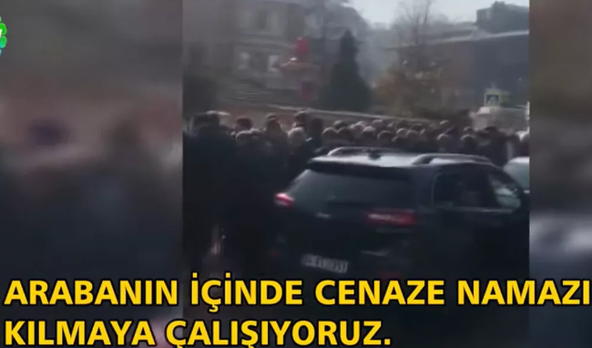 İmam yaptıklarıyla mahalleliyi isyan ettirdi! "Arabanın içinde cenaze namazı kılmaya çalışıyoruz" - Resim : 2