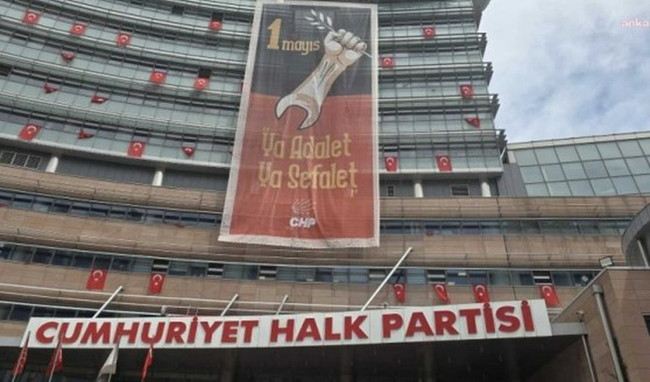 CHP Genel Merkezi'ne 1 Mayıs için dev afiş! - Resim : 1