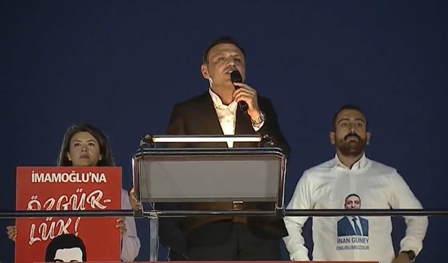 Özel'den Üsküdar'da dikkat çeken AK Parti çıkışı! "Kendi iç kavgasında boğulacak" - Resim : 1