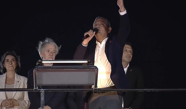 Özel'den Üsküdar'da dikkat çeken AK Parti çıkışı! "Kendi iç kavgasında boğulacak" - Resim : 2