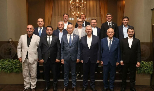 Siyasette 'transfer' hareketliliği: CHP'li 4 belediye başkanı ‘AK Parti'ye geçecek’! - Resim : 1
