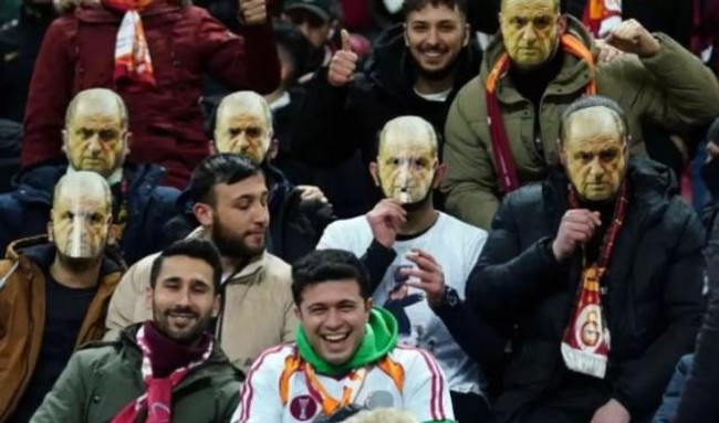 Galatasaray stadında Fatih Terim krizi! Güvenlik güçleri zorla dışarı çıkarmaya çalıştı - Resim : 1