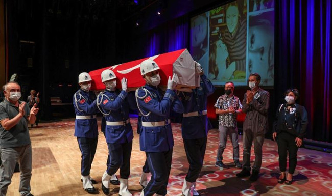 Usta sanatçı İnci Çayırlı son yolculuğuna uğurlandı - Resim : 1