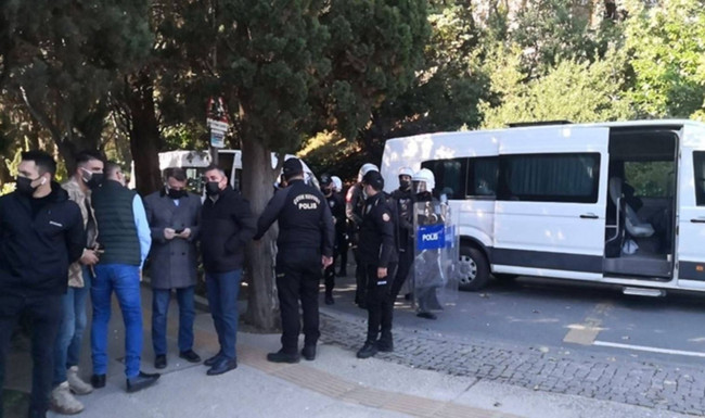 Boğaziçi Üniversitesi'nde öğrencilere polis müdahalesi! Gözaltılar var - Resim : 1
