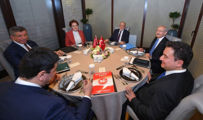 6 partinin liderleri Ankara'da bir araya geldi: İşte tarihi zirveden ilk görüntüler - Resim : 8