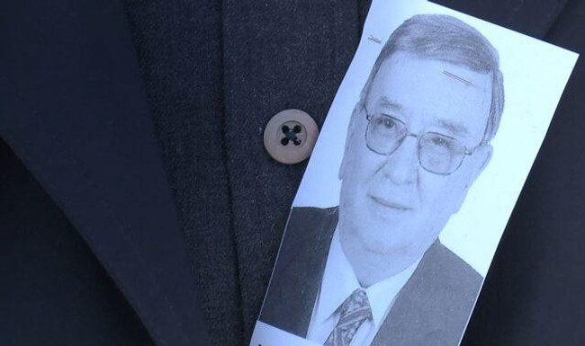 Eurovision şarkı yarışmasıyla hafızalara kazınan sunucu Bülend Özveren son yolculuğuna uğurlandı - Resim : 3