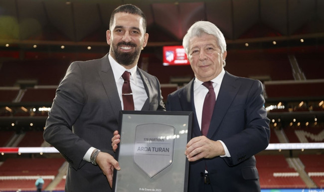 Atletico Madrid'den Arda Turan'a anlamlı hareket - Resim : 1