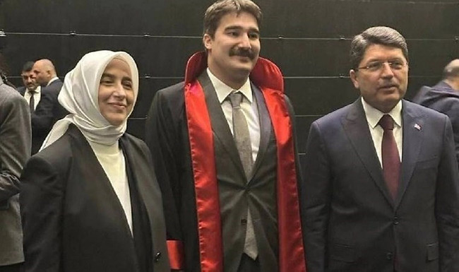 Özlem Zengin, yeğenini Adalet Bakanı'yla da tanıştırmış! Erdoğan'la diyaloğu gündem olmuştu... - Resim : 1