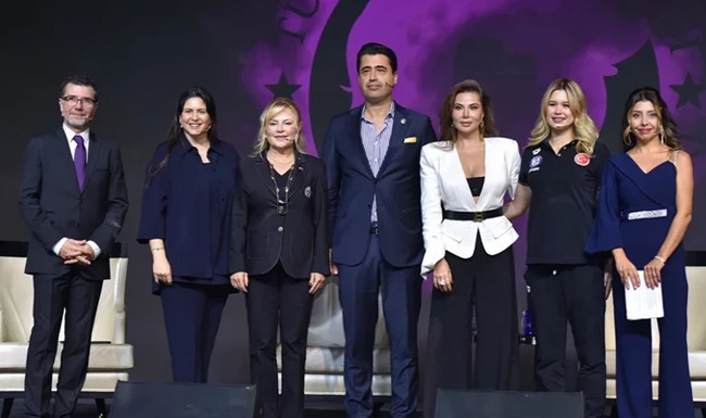 Ebru Yaşar’a ‘Yılın İlham Veren Sanatçısı’ ödülü! Ödülünü Filistinli kadınlara adadı - Resim : 2