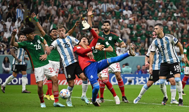 Messi yine yaptı yapacağını! Arjantin'i ipten aldı - Resim : 1