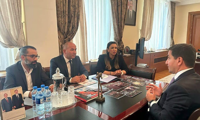 Bu; bir maaş, bir pasaport ve bir uçuş yazısıdır… - Resim : 1