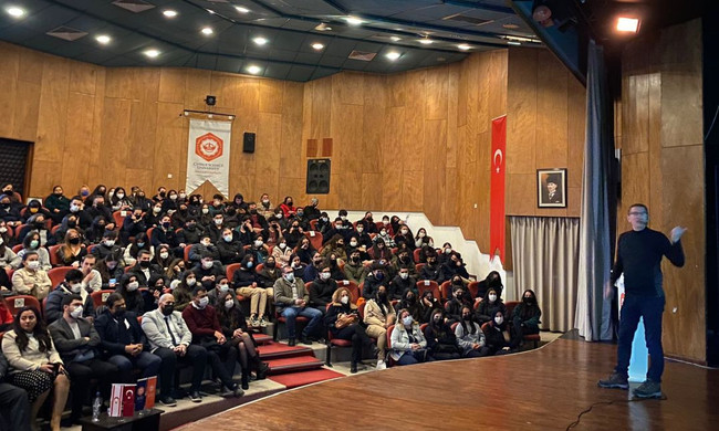 NASA Astrofizikçisi Dr. Umut Yıldız KKTC’li öğrencilerle bir araya geldi! - Resim : 1