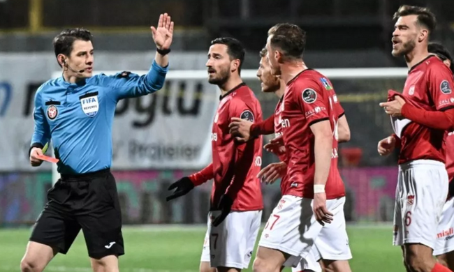 Rıza Çalımbay'dan Halil Umut Meler için olay sözler! ''Max Gradel'i bilerek oyundan attı'' - Resim : 1