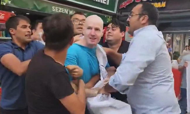 TGB paylaştı: ABD askerinin başına çuval geçirildi! "Yankee go home!" - Resim : 1