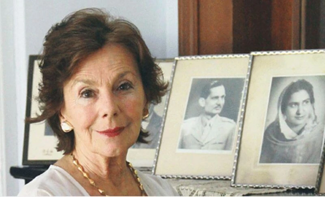 V. Murad'ın torunu Kenize Murad'a Fransa'dan nişan takdim edildi - Resim : 2