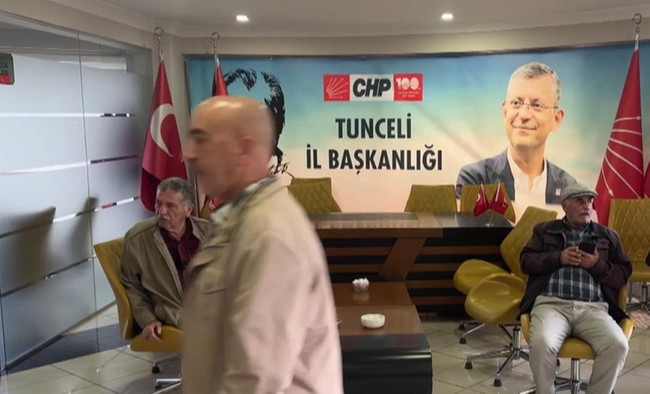 CHP’de Tunceli krizi büyüyor! İl başkanı ve ekibi kendilerini binaya kilitledi - Resim : 2