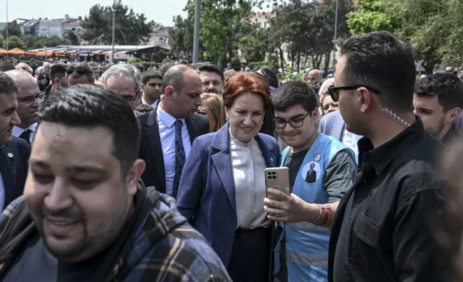 Meral Akşener Bakırköy'de vatandaşlarla buluştu: Sadece 2,5 milyon seçmene ulaşmamız gerekiyor - Resim : 1