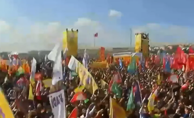 DEM Parti'nin Yenikapı'daki Nevruz etkinliğinde skandal görüntü! - Resim : 1