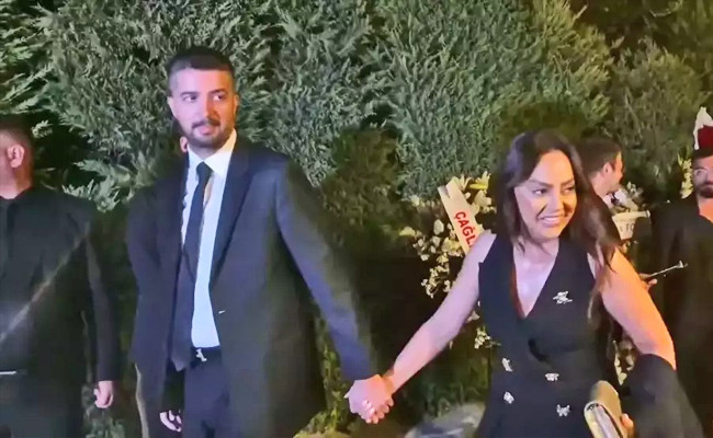 Ebru Gündeş'ten eşine büyük şok! Murat Özdemir’le boşanacağını açıkladı - Resim : 1