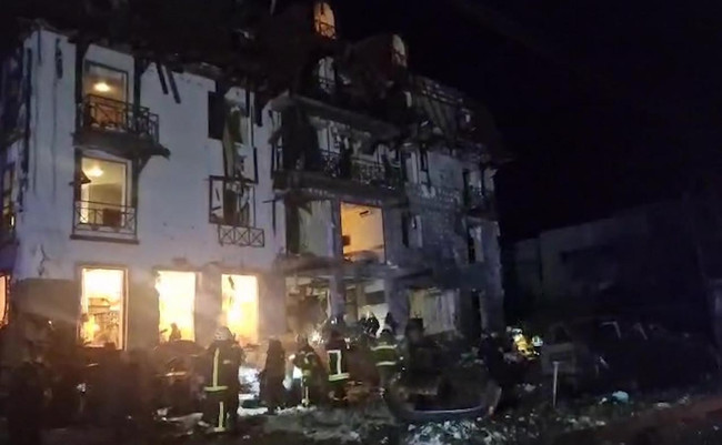 Ukrayna’da dehşet anları: Türk gazeteciler kalıyordu! Otel füzelerin hedefi oldu… - Resim : 1