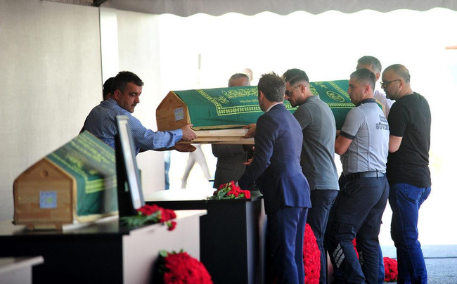 İtalya'da helikopter kazası! Eczacıbaşı çalışanları için Yalova'da tören... Gözyaşları sel oldu - Resim : 11