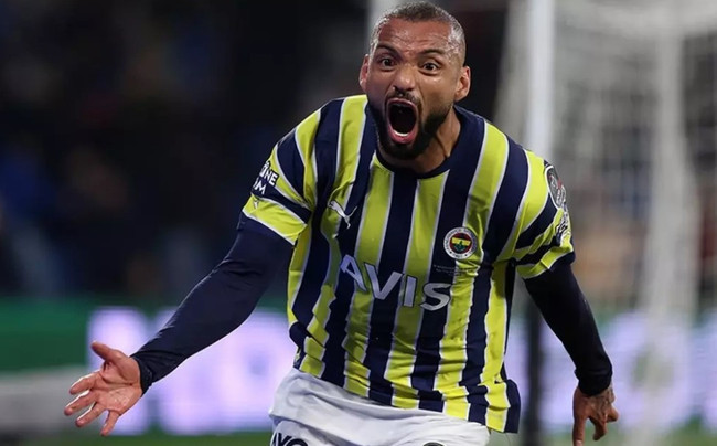 Kadroya alınmamıştı, meğer bileti kesilmiş! - Resim : 1