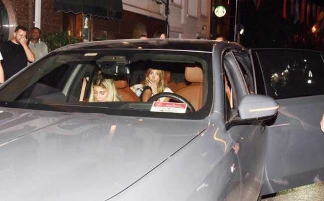 Ünlü mankenin gündemi sarsan kartı sahte çıktı! Adli işlem başladı... - Resim : 1