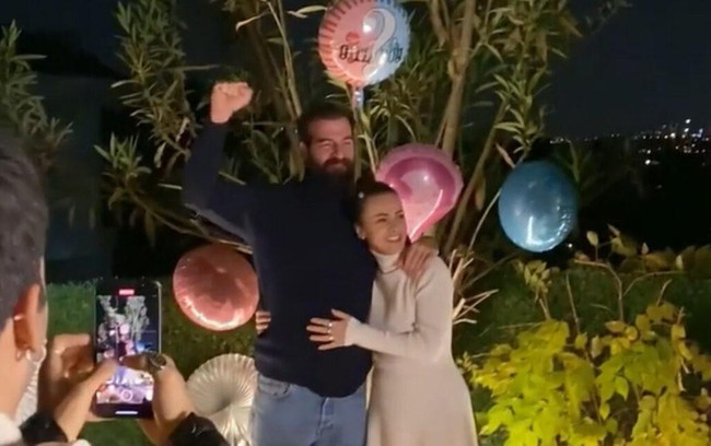 Hande Soral ve İsmail Demirci'nin bebeklerinin cinsiyeti belli oldu! Parti düzenlediler - Resim : 4