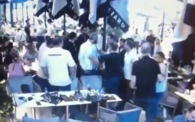 AVM'de iki grup arasında silahlı çatışma çıktı: 5 yaralı - Resim : 4