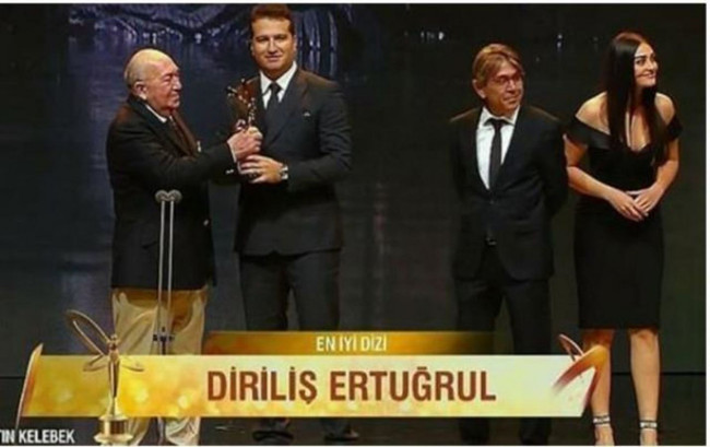 Okan Bayülgen'den Diriliş Ertuğrul dizisine olay gönderme: "2,5 yılıma mal oldu" - Resim : 1