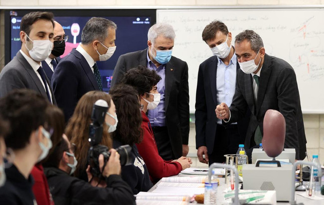 Yarıyıl tatili uzayacak mı, okullar kapanacak mı? Bakan Özer'den yüz yüze eğitim açıklaması - Resim : 1