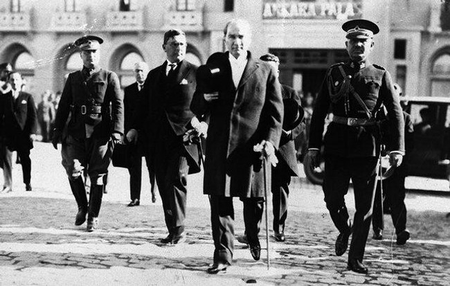 Cumhuriyet 100 yıl önce alkışlarla ilan edildi! Mustafa Kemal Atatürk’ün sözleri tarihe not düştü… - Resim : 2