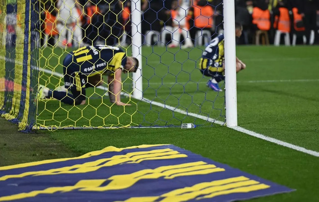 Fenerbahçe'de ortalık karıştı! Maç sonu fatura o futbolcuya çıktı! - Resim : 2