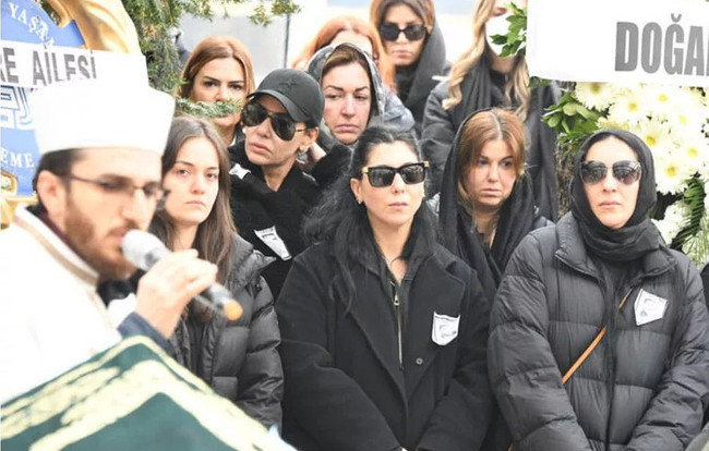 Serdar Ortaç'ın kardeş acısı...Ayakta durmakta zorlandı - Resim : 1
