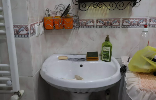 Apartmandaki 9 daireye birden hırsız girdi! "Ne buldularsa götürmüşler, kombi, batarya, tencere..." - Resim : 1