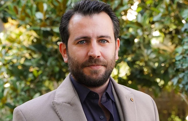 Sadakatsiz dizisine damga vuran sahne! Bu aile fotoğrafında bir kişi eksik! - Resim : 1