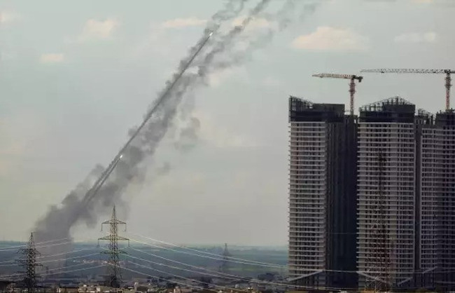 İran Hürmüz Boğazı'nı 'resmen kapattığını' açıkladı: "Geçmeye çalışanı yakarız..." - Resim : 4