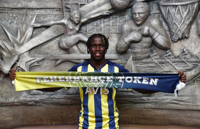 Çubuklu formayı giydi! Bruma resmen Fenerbahçe'de - Resim : 1